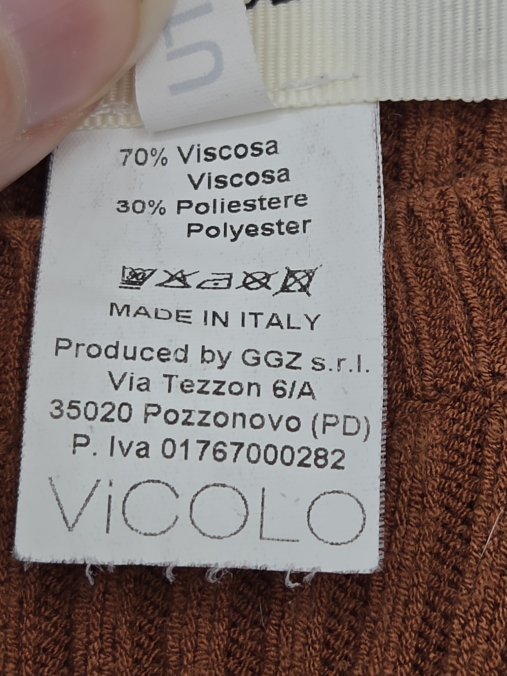 ViCOLO Italian Ribbed Knit Top with Shoulder Buttons - Picture 5 of 6